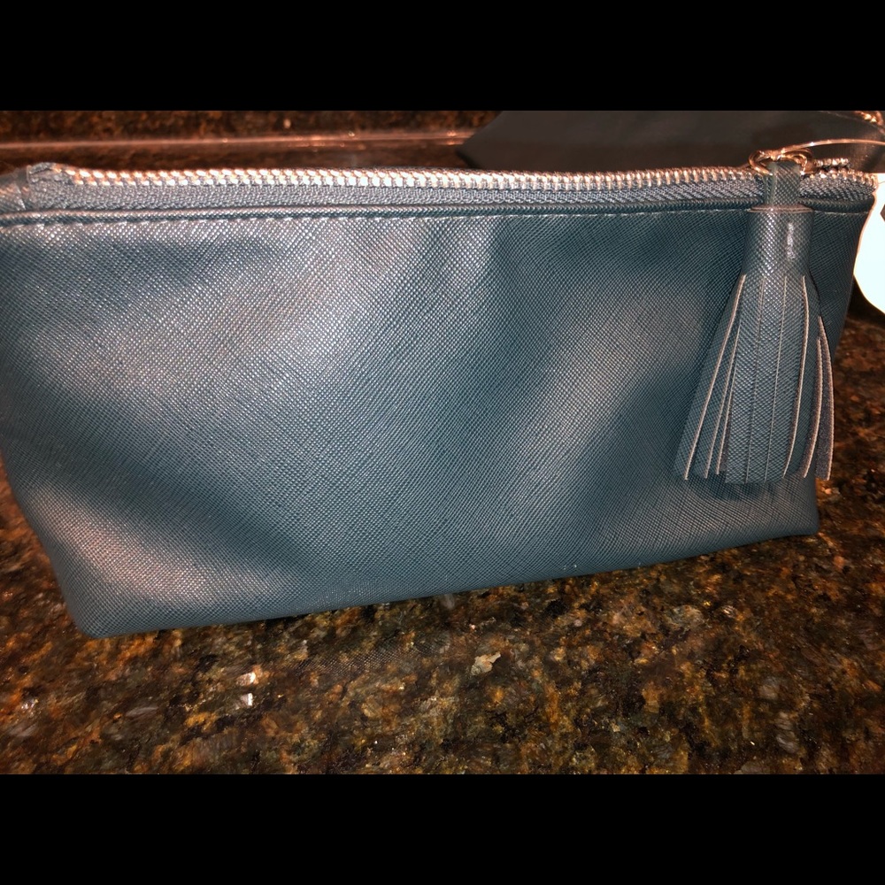 Cosmetics bag. - Picture 2 of 4